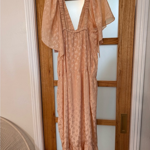 RARE** Free People Pink Maxi Dress with Flutter Sleeves and V-Neck - Picture 5 of 7